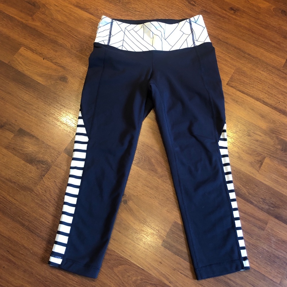 Athleta Leggings. Size XS. Great used condition! Dark blue & white.